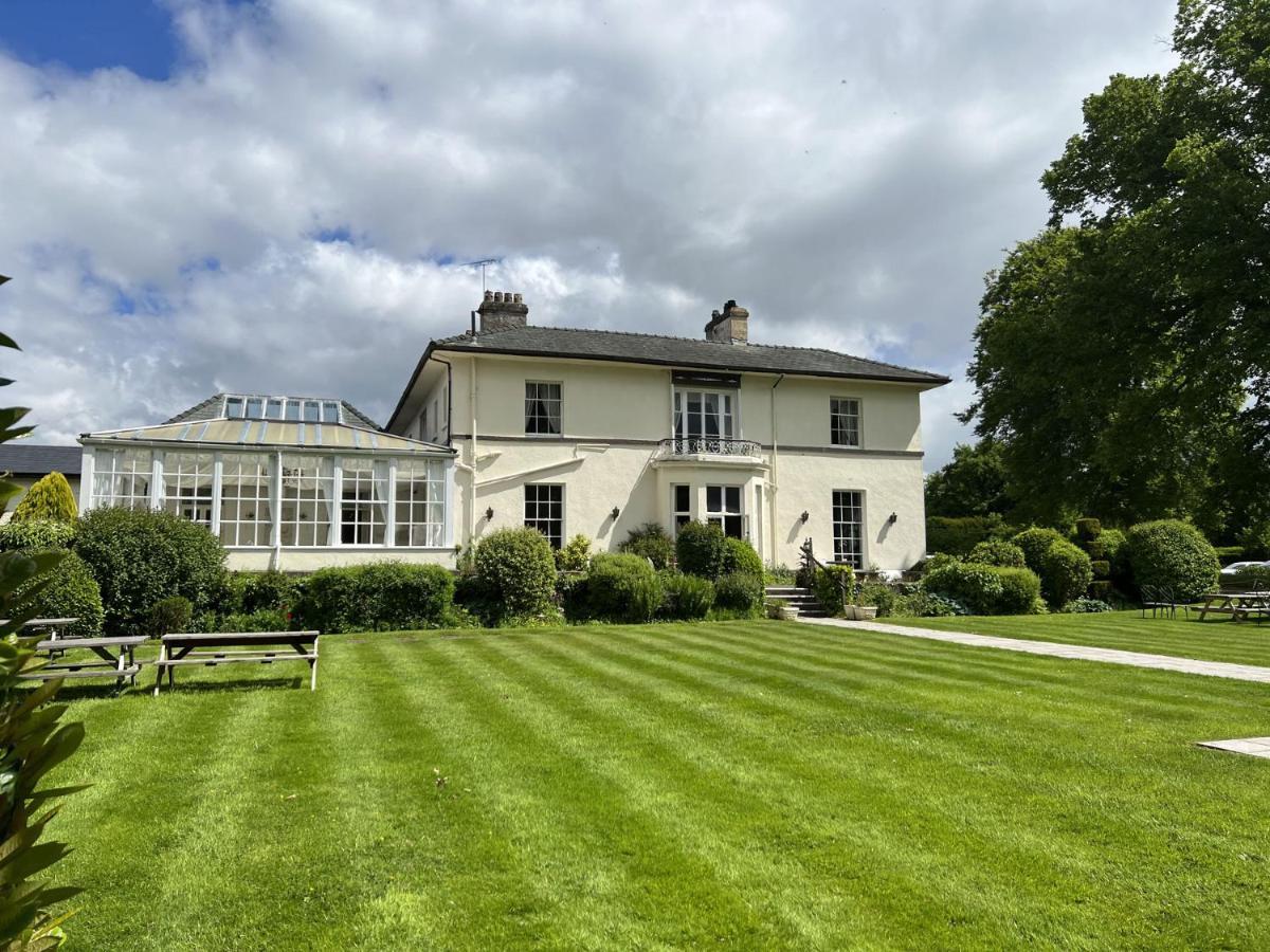 Highfield Hall Mold Exterior foto